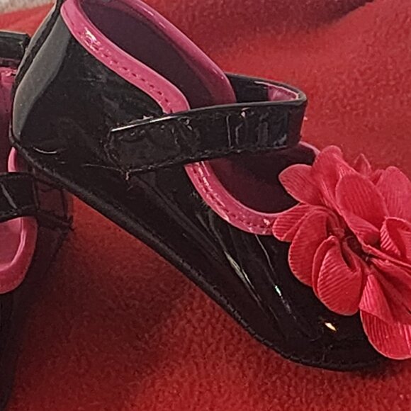 Tendertoes Black Patent Leather Fascia Flower Detail Infant Velcro Dress Shoe 2 - Picture 2 of 16